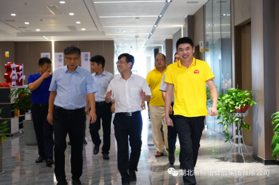 楊勇市長一行考察新柳伍集團，調(diào)研建設全國蝦-稻特色產(chǎn)業(yè)高質(zhì)量發(fā)展示范基地